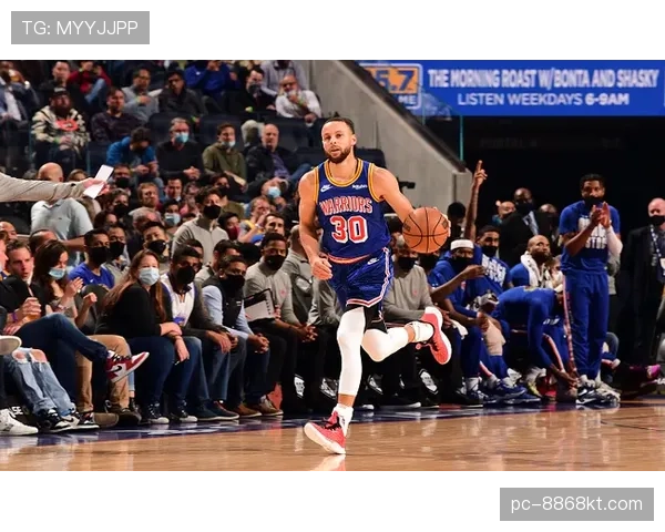 兰德尔背身单打主导内线，篮下效率相比上季提升